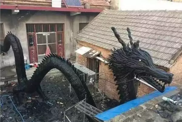 Talented Artist Creates Dragon With 6000 Tires In 700 Days